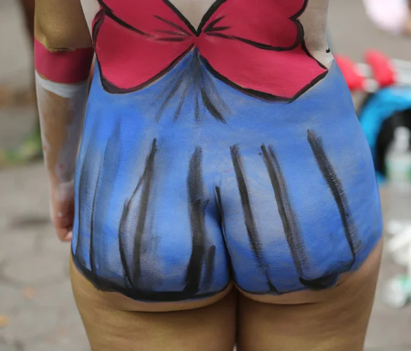 Artistas pintam 100 modelos totalmente nus de todas as formas e tamanhos durante o terceiro NYC Body Painting Day no centro de Manhattan — Fotografia de Stock