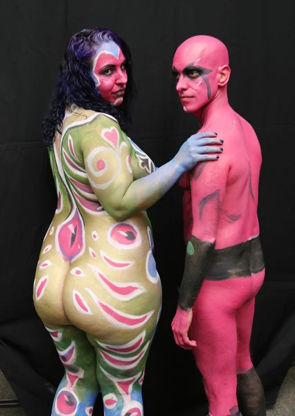 Künstler malen 100 vollnackte Modelle aller Formen und Größen beim dritten Nyc Body Painting Day in Midtown Manhattan — Stockfoto