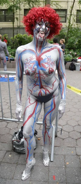Artistas pintam 100 modelos totalmente nus de todas as formas e tamanhos durante o terceiro NYC Body Painting Day no centro de Manhattan — Fotografia de Stock