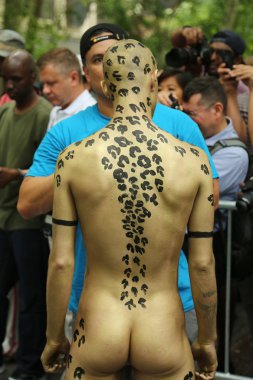 Manhattan şehir merkezinin içinde üçüncü Nyc vücut boyama gün boyunca tüm şekil ve büyüklükte 100 tamamen çıplak modeller sanatçılar boyama