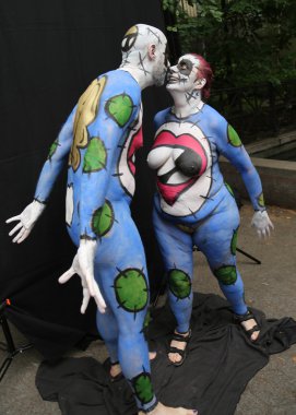 Manhattan şehir merkezinin içinde üçüncü Nyc vücut boyama gün boyunca tüm şekil ve büyüklükte 100 tamamen çıplak modeller sanatçılar boyama