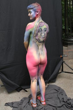 Manhattan şehir merkezinin içinde üçüncü Nyc vücut boyama gün boyunca tüm şekil ve büyüklükte 100 tamamen çıplak modeller sanatçılar boyama