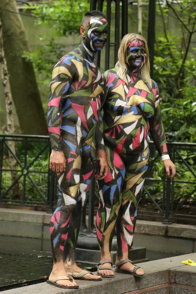 Manhattan şehir merkezinin içinde üçüncü Nyc vücut boyama gün boyunca tüm şekil ve büyüklükte 100 tamamen çıplak modeller sanatçılar boyama