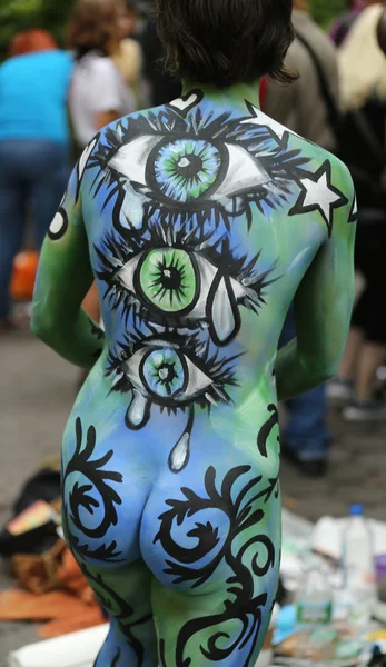 Artistas pintam 100 modelos totalmente nus de todas as formas e tamanhos durante o terceiro NYC Body Painting Day no centro de Manhattan — Fotografia de Stock