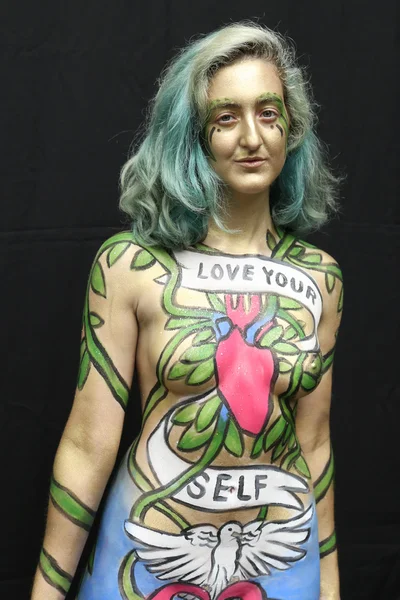 Artistas pintam 100 modelos totalmente nus de todas as formas e tamanhos durante o terceiro NYC Body Painting Day no centro de Manhattan — Fotografia de Stock