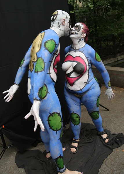 Manhattan şehir merkezinin içinde üçüncü Nyc vücut boyama gün boyunca tüm şekil ve büyüklükte 100 tamamen çıplak modeller sanatçılar boyama