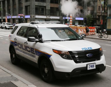Büyükşehir ulaşım yetkilisi güvenlik sağlayan polis Grand Central Station yakınındaki 
