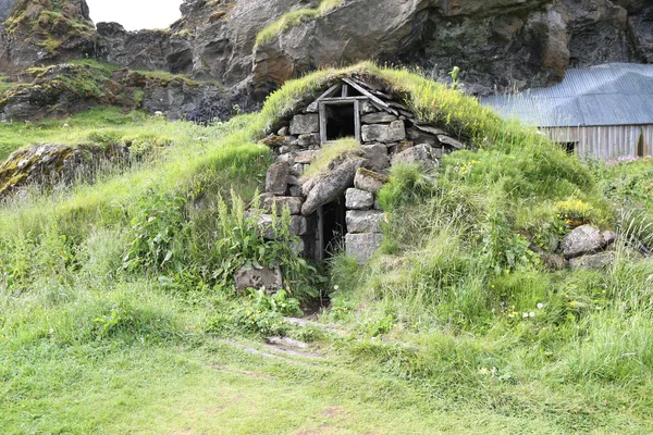 Traditionella Isländska gräs hus i södra Island — Stockfoto
