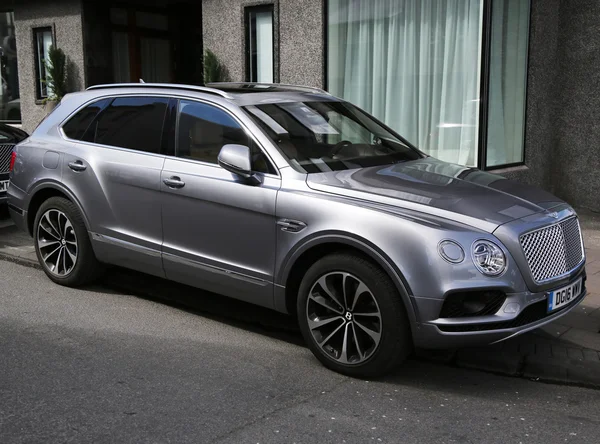 Luxe Bentley Suv Bentayga in Reykjavik, IJsland — Stockfoto