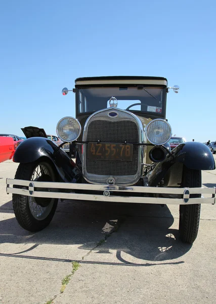 Historická 1928 Ford na displeji — Stock fotografie