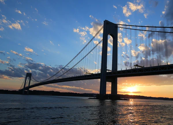Most VERRAZANO w zachód słońca w Nowym Jorku — Zdjęcie stockowe