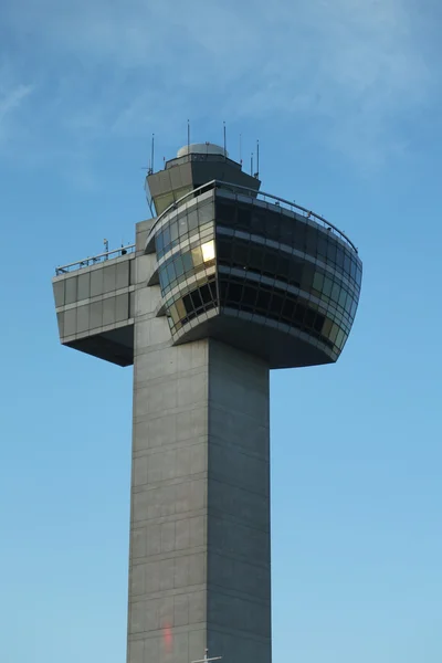 Torre de Control de Tráfico Aéreo en el Aeropuerto Internacional John F Kennedy — Foto de Stock