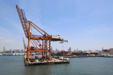 Kırmızı kanca konteyner terminali Brooklyn'de