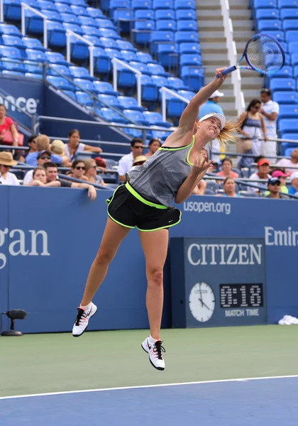 Cinco vezes Campeã do Grand Slam Maria Sharapova pratica para US Open 2015 — Fotografia de Stock