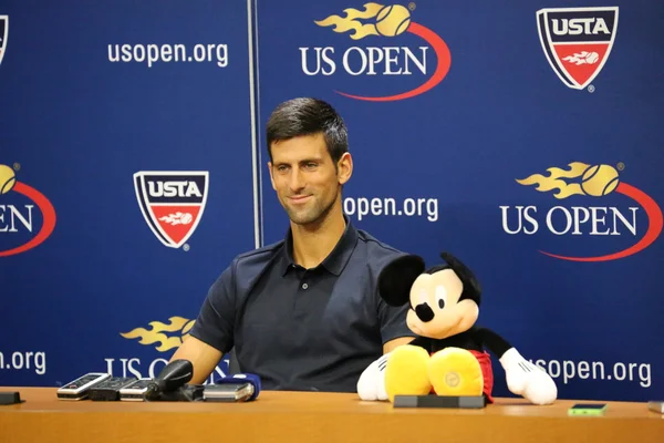 Gran Campeón Novak Djokovic de Serbia durante conferencia de prensa — Foto de Stock