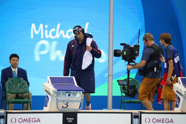 Campeão olímpico Michael Phelps dos Estados Unidos antes de nadar os 200m borboleta masculina nos Jogos Olímpicos Rio 2016 — Fotografia de Stock