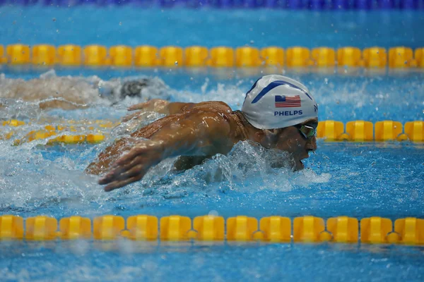 オリンピックチャンピオンのマイケル・フェルプス(米国)がリオ2016オリンピックで男子200mバタフライを泳ぐ — ストック写真