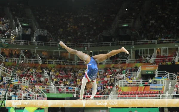 Olympic champion Simone Biles of United States competing on the balance beam at women's all-around gymnastics at Rio 2016 — Stock Photo, Image