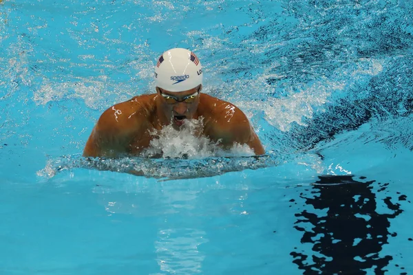 OS-mästaren Ryan Lochte i USA tävlar på herrarnas 200m individuella Medley stafetten av Rio 2016 olympiska spelen — Stockfoto