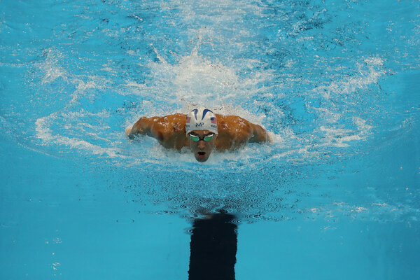 Олимпийский чемпион США Майкл Фелпс принимает участие в заплыве на 200 метров на Олимпийских играх в Рио-2016
