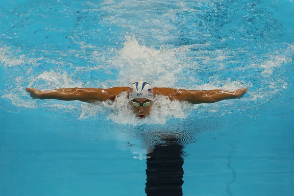 El campeón olímpico Michael Phelps de Estados Unidos compite en los 200 metros individuales masculinos de los Juegos Olímpicos de Río 2016 — Foto de Stock