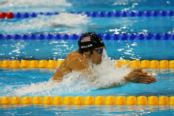 Olympiavoittaja Cody Miller kilpailee Miesten 4x100m medley rele Rio 2016 olympialaiset — kuvapankkivalokuva
