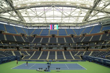 Billie Jean King Ulusal Tenis Merkezi'nde geri çekilebilir çatı ile Yeni Geliştirilmiş Arthur Ashe Stadyumu