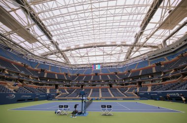 Billie Jean King Ulusal Tenis Merkezi'nde geri çekilebilir çatı ile Yeni Geliştirilmiş Arthur Ashe Stadyumu