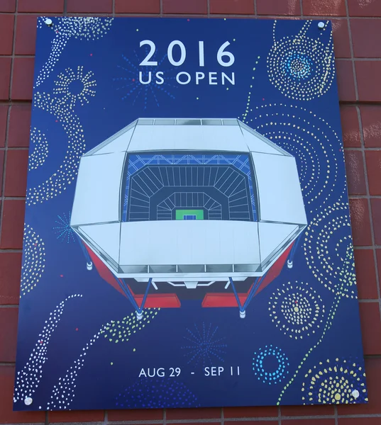 Us Open 2016 afişi New York'taki Billie Jean King Ulusal Tenis Merkezi'nde sergileniyor — Stok fotoğraf