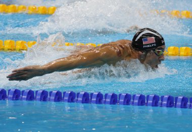 Olimpiyat şampiyonu ABD'li Michael Phelps, Rio 2016 Olimpiyat Oyunları'nda erkekler 200 metre kelebekte yarışıyor 