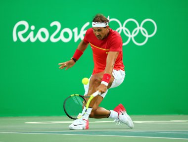 Yarı final Rio 2016 Olimpiyat Oyunları Olimpiyat Şampiyonu İspanya Rafael Nadal eylem sırasında erkekler tekler