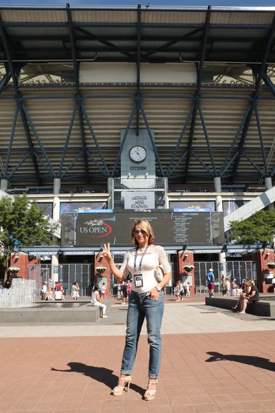 Världen berömda gymnasten Nadia Comaneci Rumäniens besök Billie Jean King National Tennis Center under oss Open 2016 — Stockfoto