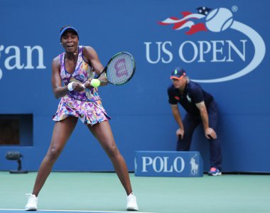 Grand Slam şampiyonu Venus Williams bize açık 2016 onun ilk yuvarlak maç sırasında eylem 