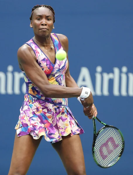 Grand Slam champion Venus Williams in actie tijdens haar eerste ronde match tijdens ons Open 2016 — Stockfoto