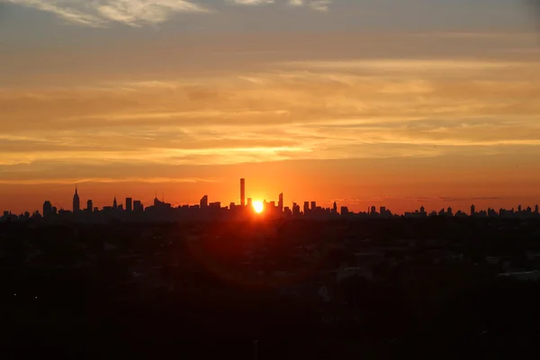 New York City skyline panorama bij zonsondergang — Stockfoto