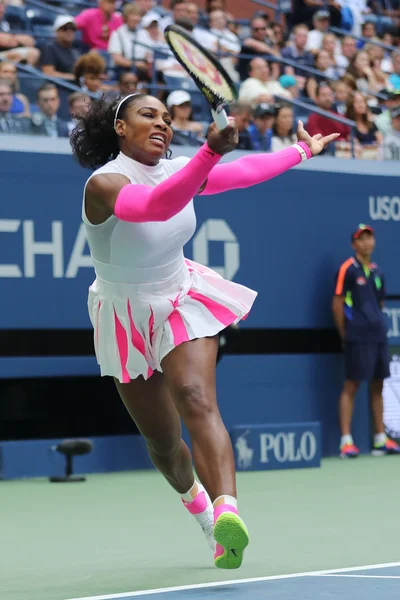 La campionessa del Grande Slam Serena Williams degli Stati Uniti in azione durante la sua quarta partita agli US Open 2016 — Foto Stock