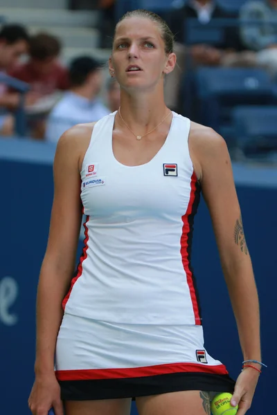 La joueuse de tennis professionnelle Karolina Pliskova de la République tchèque en action lors de sa quatrième ronde à l'US Open 2016 — Photo