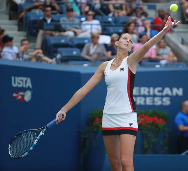 La joueuse de tennis professionnelle Karolina Pliskova de la République tchèque en action lors de sa quatrième ronde à l'US Open 2016 — Photo