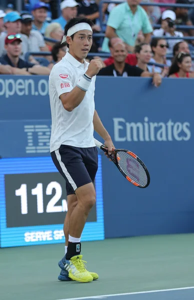 Tenisista Kei Nishikori Japonii świętuje zwycięstwo po jego cztery rundy meczu o nas Open 2016 — Zdjęcie stockowe