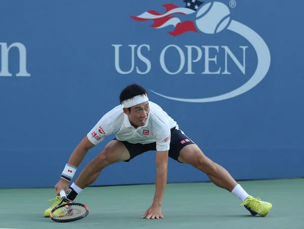 Tennisprofi kei nishikori aus Japan in Aktion bei seinem Erstrundenmatch bei den us open 2016 — Stockfoto