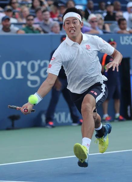 El tenista profesional Kei Nishikori de Japón en acción durante su cuarto partido en el US Open 2016 — Foto de Stock
