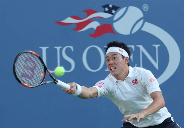 El tenista profesional Kei Nishikori de Japón en acción durante su cuarto partido en el US Open 2016 — Foto de Stock