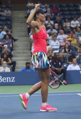 Grand Slam şampiyonu Alman Angelique Kerber, Us Open 2016'daki yarı final maçının ardından zaferini kutladı