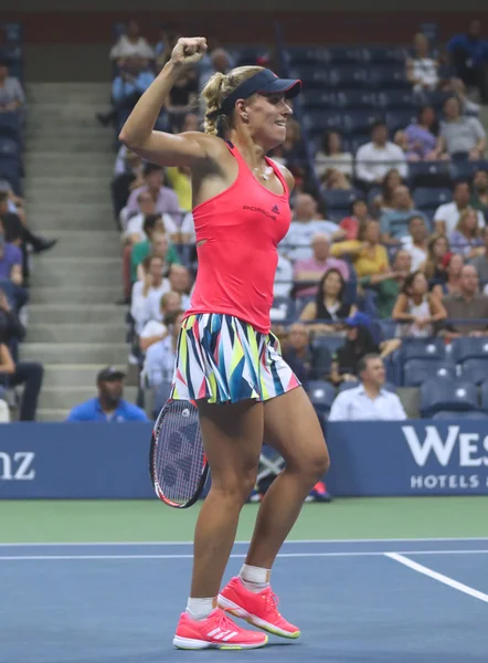 Mistrz Wielkiego Szlema Angelique Kerber z Niemiec świętuje zwycięstwo po jej półfinale meczu na US Open 2016 — Zdjęcie stockowe