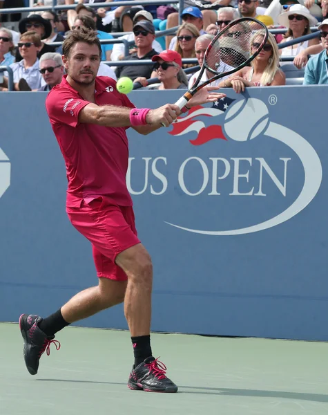 Campeão do Grand Slam Stanislas Wawrinka da Suíça em ação durante sua quarta rodada no US Open 2016 — Fotografia de Stock