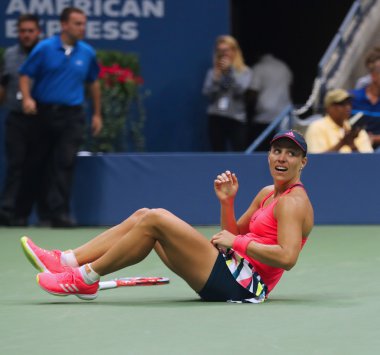 İki kez Grand Slam şampiyonu Alman Angelique Kerber, Us Open 2016'daki final maçından sonra zaferini kutladı