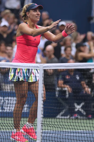 La dos veces campeona de Grand Slam Angelique Kerber de Alemania celebra la victoria después de su último partido en el US Open 2016 — Foto de Stock