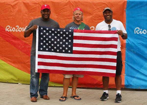 Los aficionados al deporte estadounidenses apoyan al equipo de EE.UU. durante los Juegos Olímpicos de Río 2016 — Foto de Stock