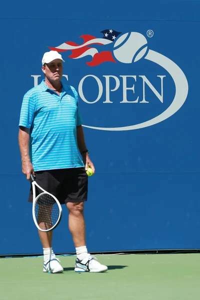 Тренер по теннису чемпион Большого шлема Иван Лендл курирует чемпиона Большого шлема Энди Мюррея во время тренировки на US Open 2016 — стоковое фото