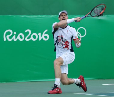 Olimpiyat Şampiyonu Andy Murray Büyük Britanya'nın erkekler tekler çeyrek final sırasında eylem Rio 2016 Olimpiyat Oyunları
